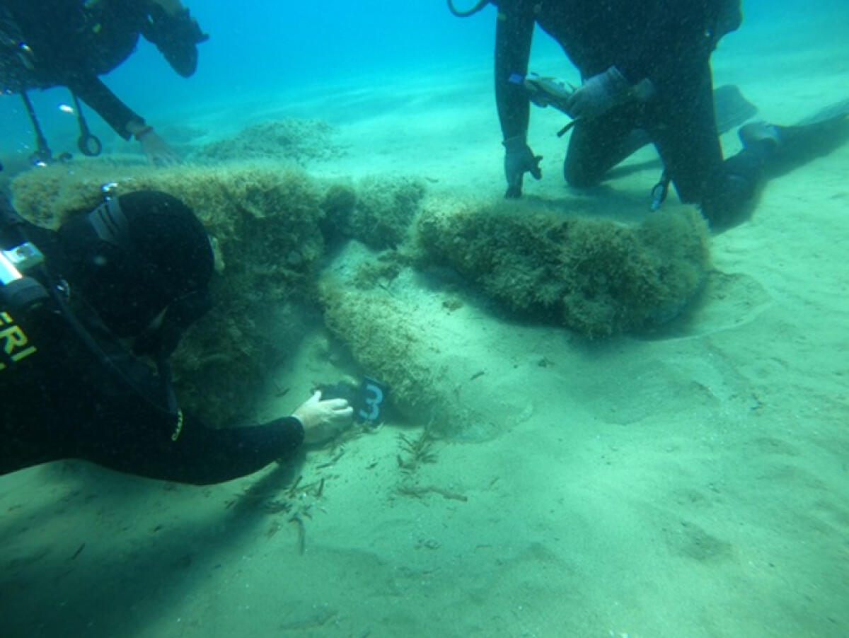 Recuperate nelle acque del porto di San Felice Circeo tre anfore di epoca romana di grande valore. - 