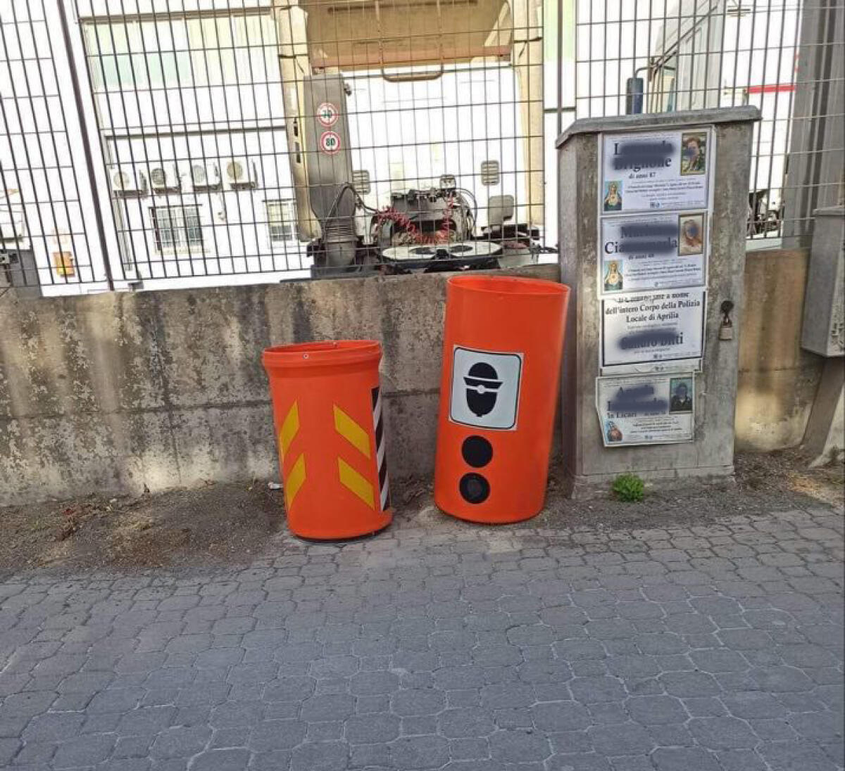 Continui atti vandalici contro i velobox installati ad Aprilia, un altro dispositivo abbattuto - 