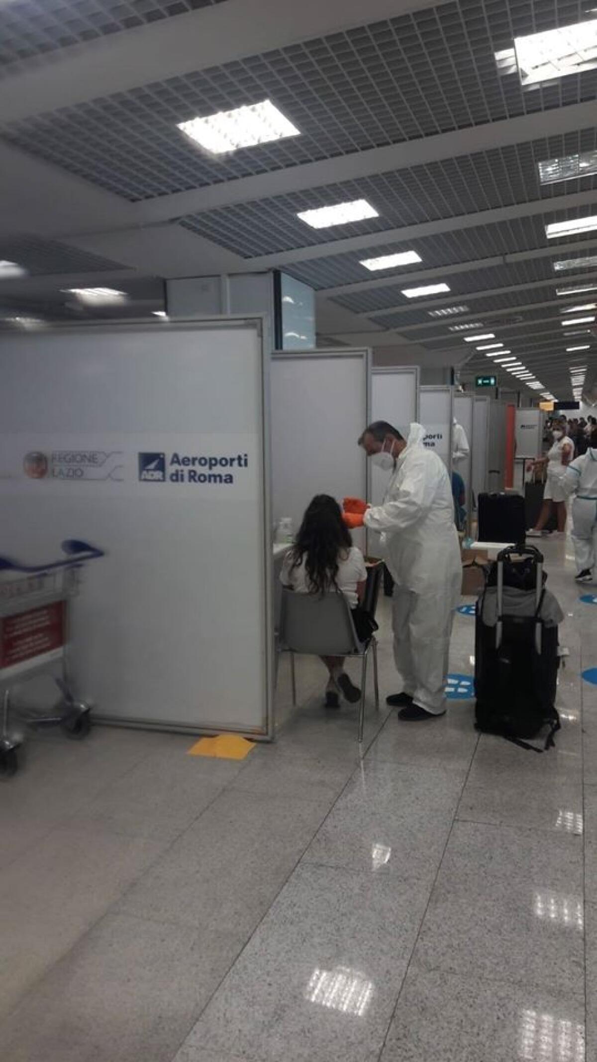 Altri 10 positivi al Covid scovati negli aeroporti romani di Fiumicino e Ciampino: il report di ieri. - 