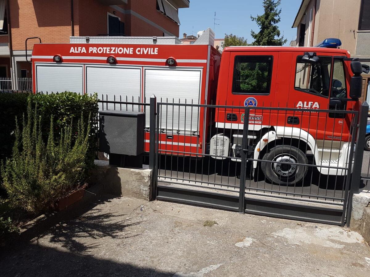 Incendio in un appartamento ad Aprilia: i volontari dell’Alfa salvano una persona dalle fiamme. - 