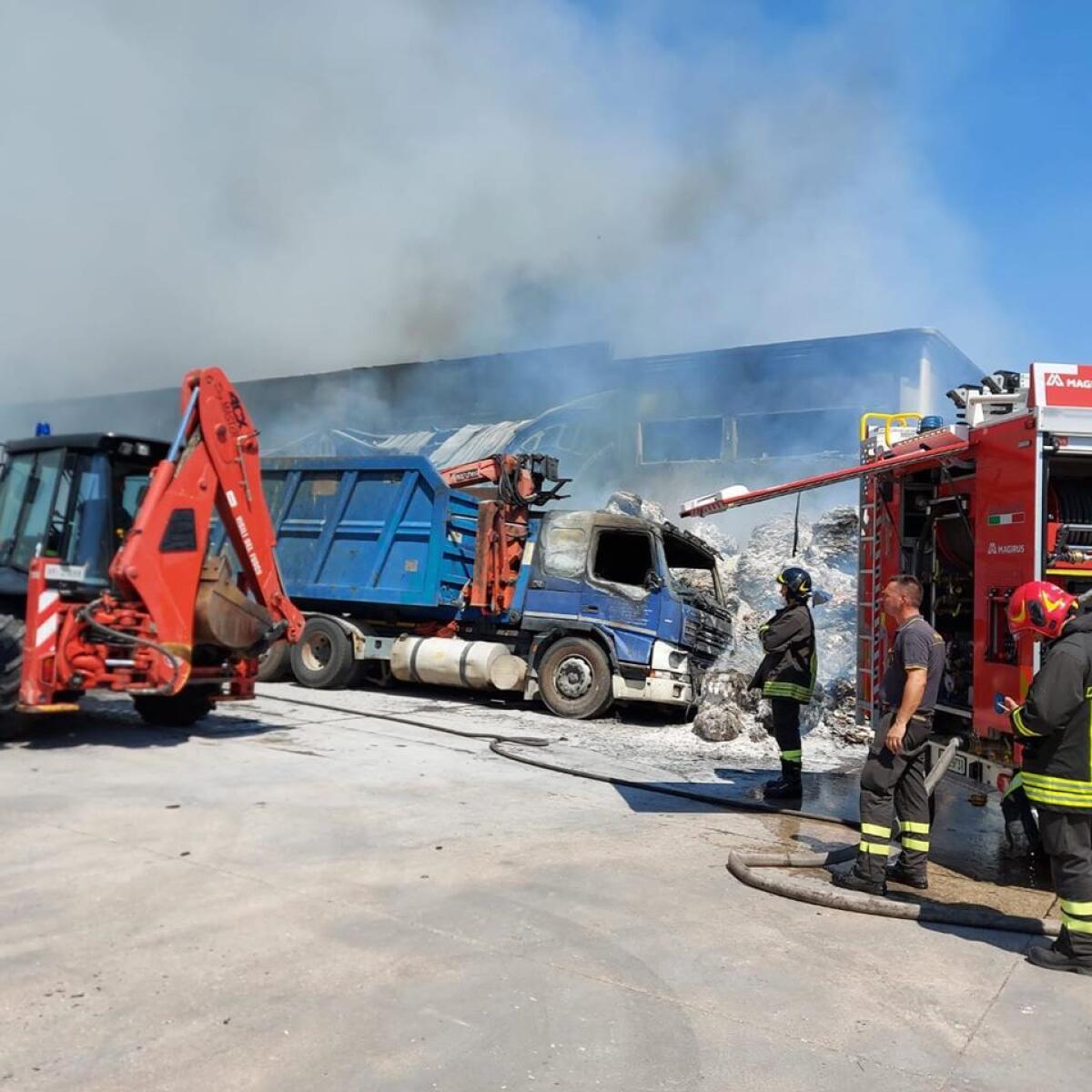 Incendio alla Loas di Aprilia, l'Arpa invia i primi campioni: risultati attesi per questo martedì - 