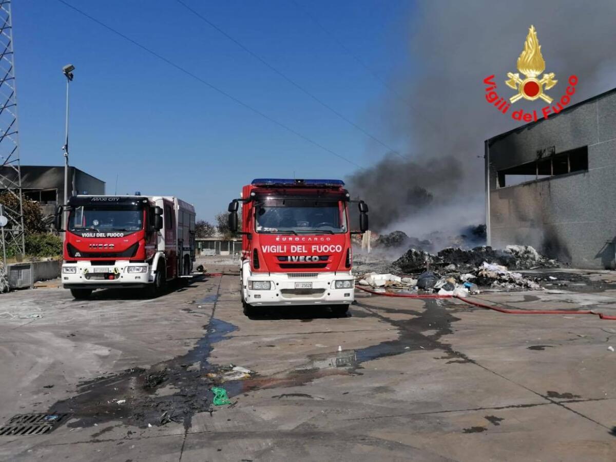 Incendio alla Loas di Aprilia, l'Arpa Lazio ha installato un campionatore per misurare livello inquinanti nell'aria - 