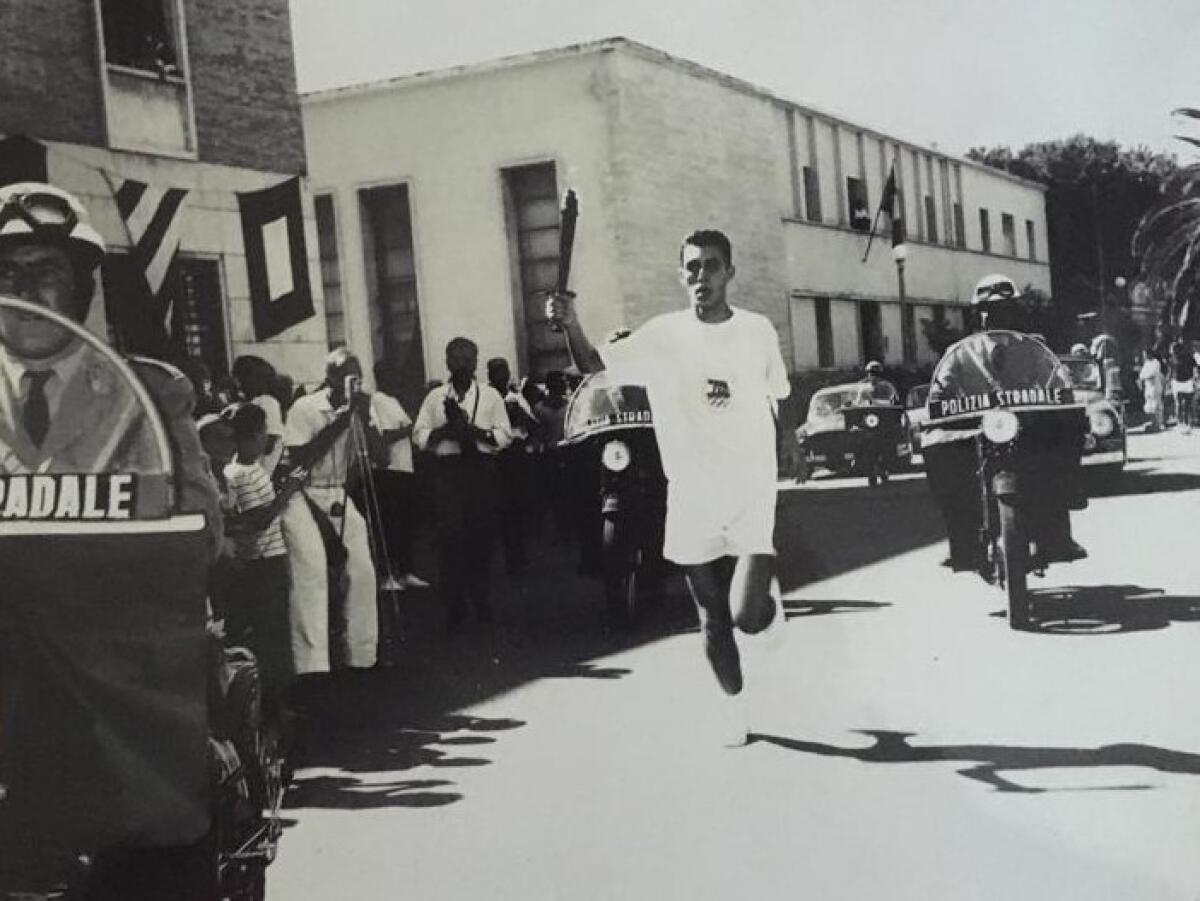 Sessantanni fa il passaggio della Fiaccola Olimpica a Sabaudia. "Un evento irripetibile" - 