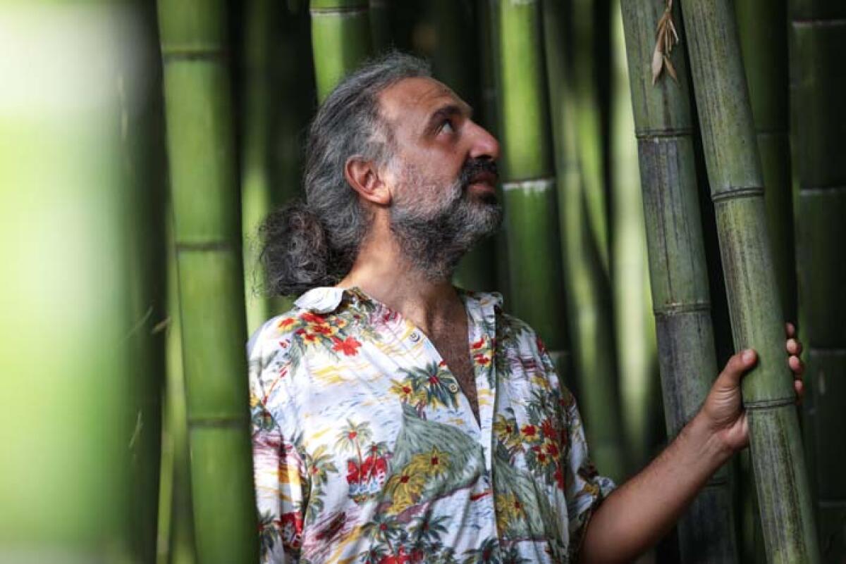 Il Maestro Stefano Bollani “al lavoro” nel Giardino di Ninfa. - 