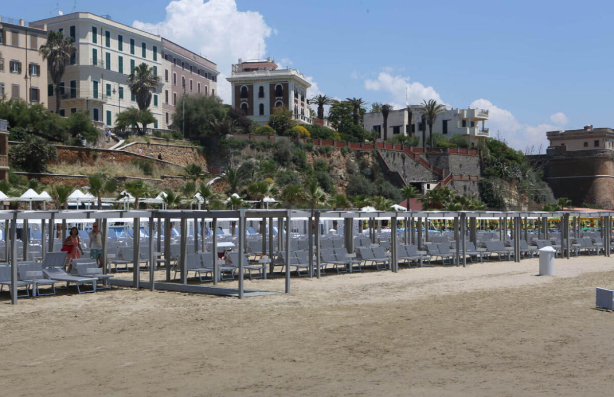 Un pensionato di 81 anni morto per un malore in spiaggia a Nettuno. - 