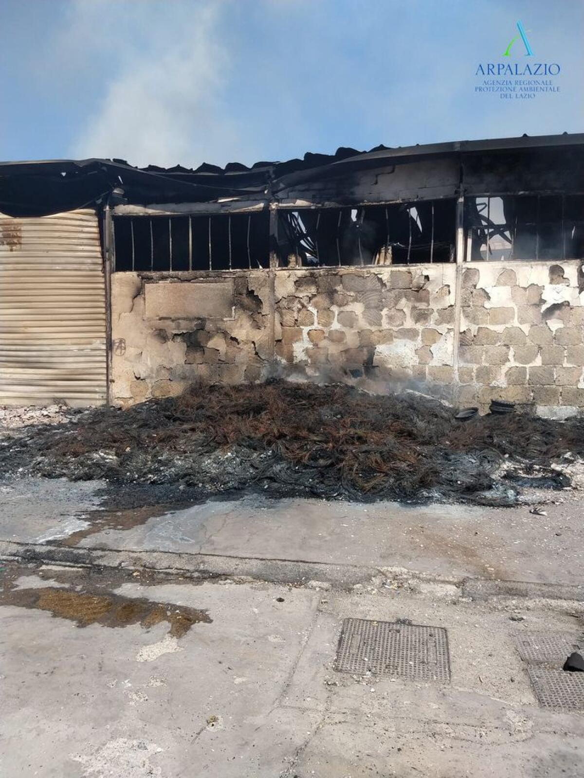 Incendio al deposito di pneumatici di Ardea, calano ancora le diossine - 