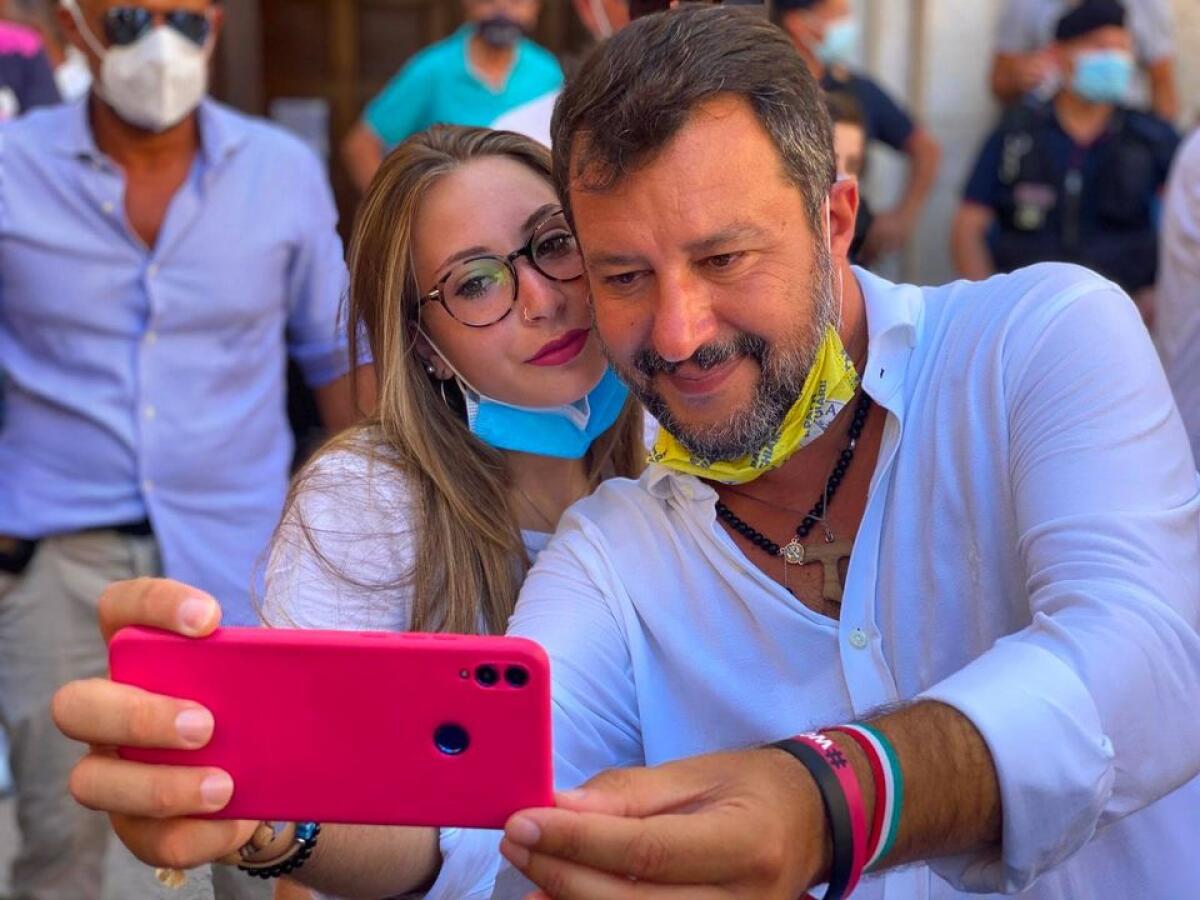 Tour tra Fondi, Terracina ed Albano per Salvini tra selfie e proteste - 