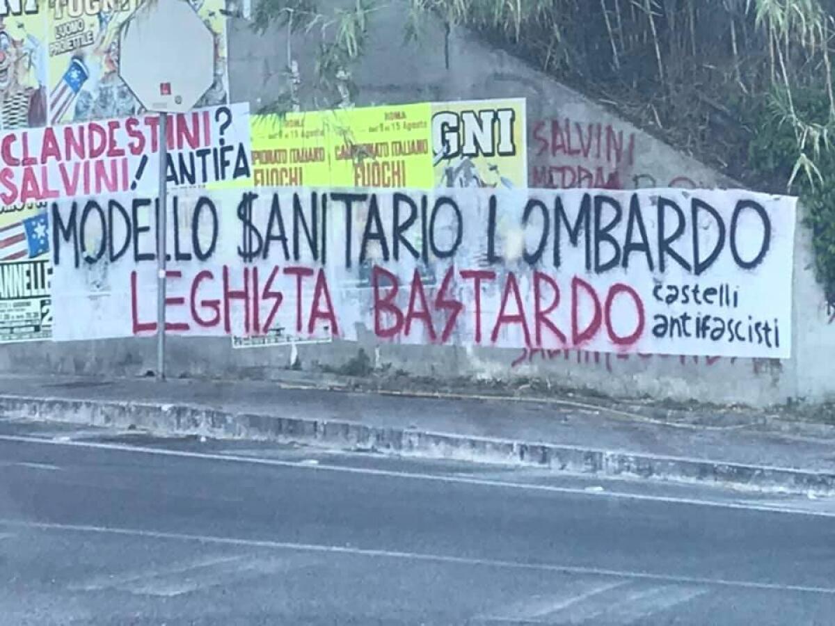 Il leader nazionale della Lega, Matteo Salvini, oggi ad Albano: sui muri della città scritte e striscioni contro di lui. Si temono disordini. - 