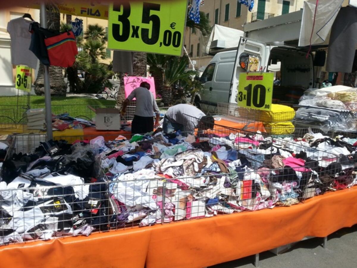 Sospeso per il giorno di Ferragosto il mercato settimanale di via Bardi, ad Aprilia. - 