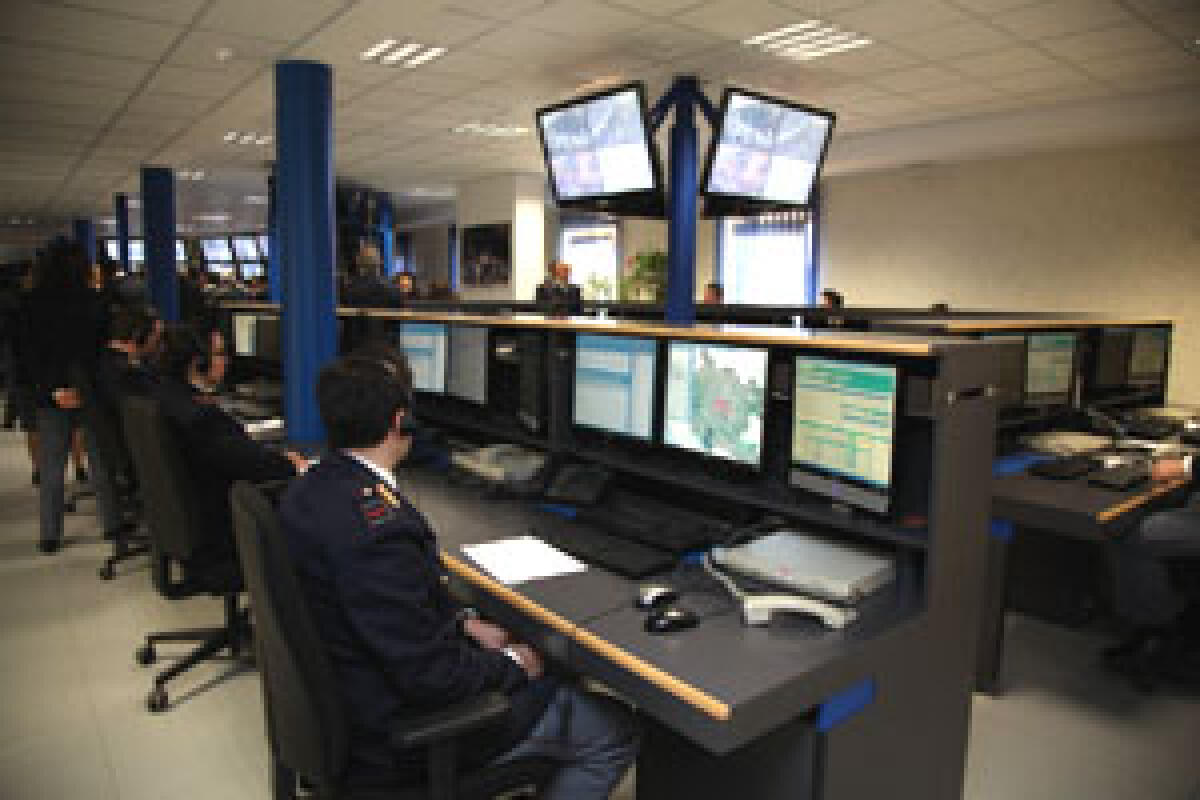 Ai Castelli Romani, triste per una storia d’amore finita male, un uomo viene salvato dalla Polizia. - 