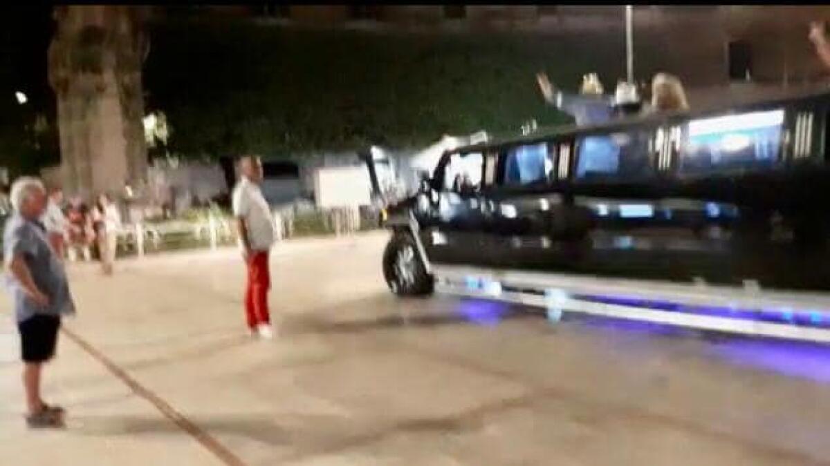 Ubriachi e molesti con la limousine sul marciapiede di piazza Garibaldi a Terracina, individuati i responsabili - 