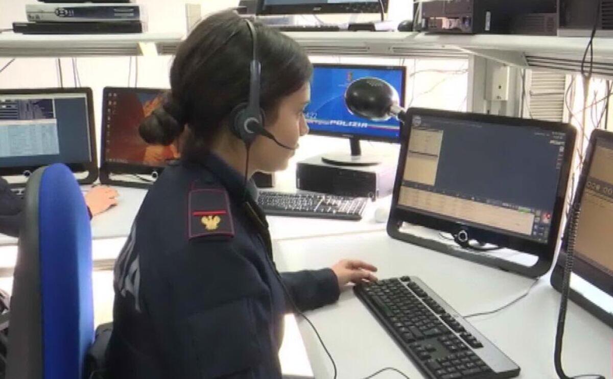 Chiama il 113 e annuncia il suo suicidio, 74enne di Latina salvato da un agente che lo trattiene al telefono - 