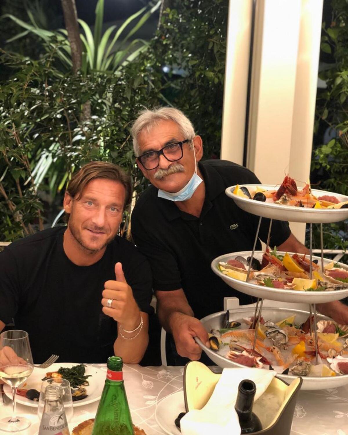 Totti e Ilary fanno tappa a Terracina FOTO - 