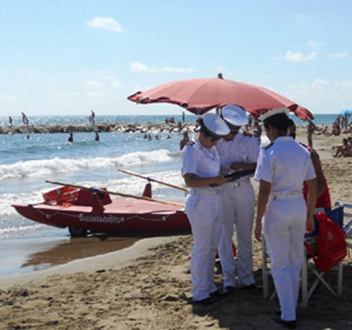 Tragedia sul Lido di Latina: un giovane perde la vita in mare a Foceverde. - 