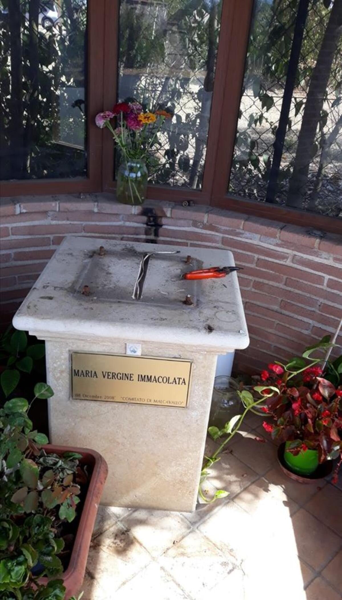 Rubata la madonnina del Quartiere Malcavallo, rabbia tra i residenti - 