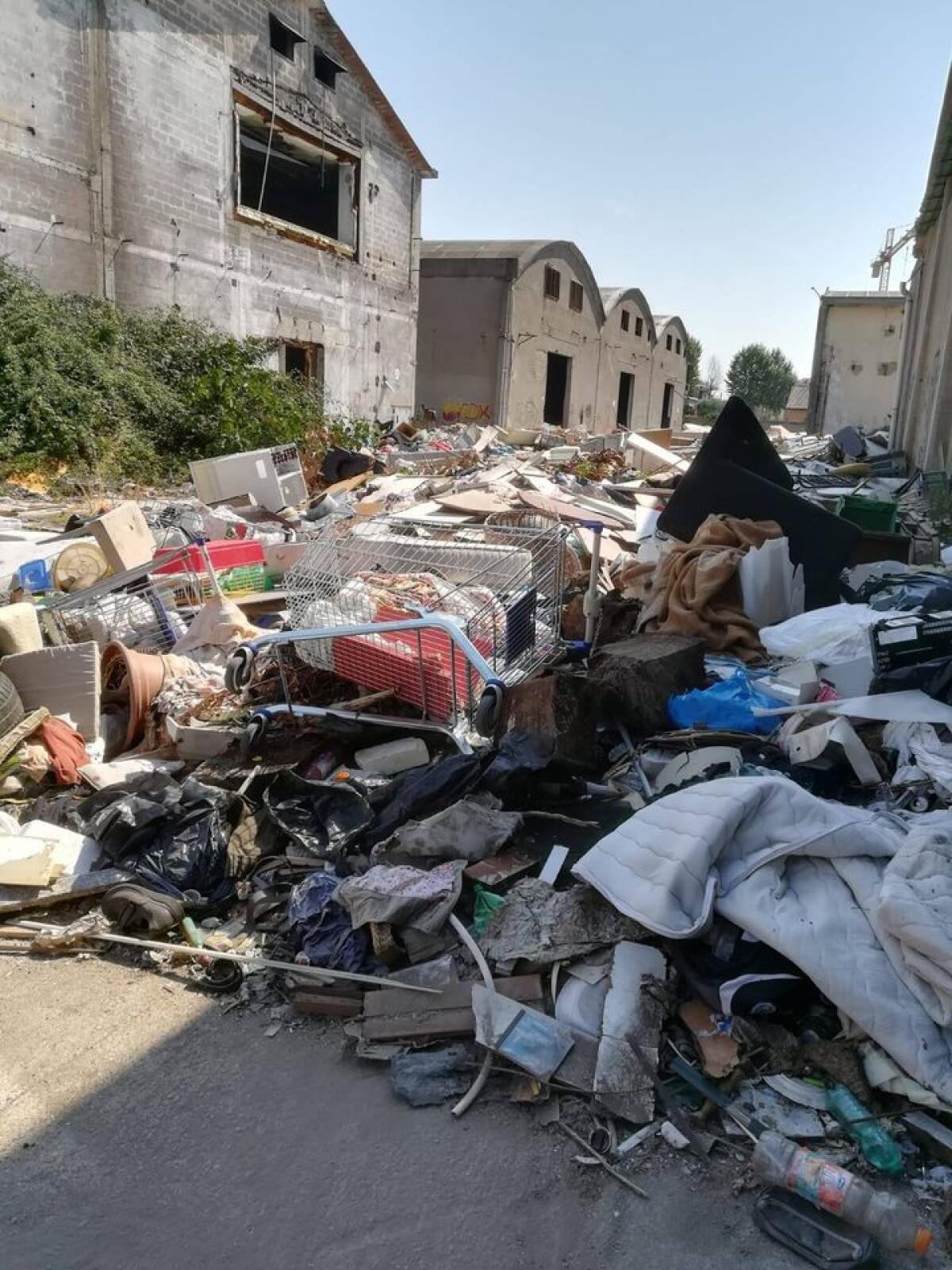 L'ex Freddindustria ad Aprilia: una bomba ecologica a due passi dal centro.  OrsoGreen: “Siamo davanti alla prossima Loas2?” - 