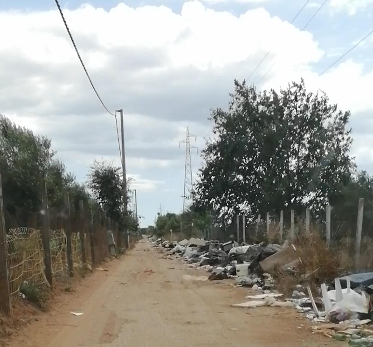 Una valanga di rifiuti in via della Spadellata ad Anzio, 2 VIDEO documentano lo scempio - 
