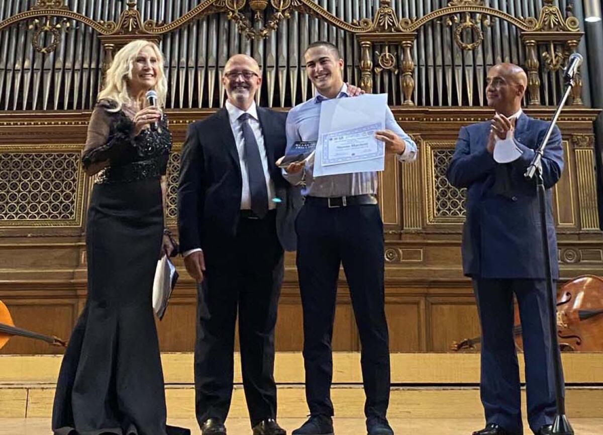 Un premio internazionale per "Alla ricerca della vita", il libro del giovane apriliano Simone Marchetti - 