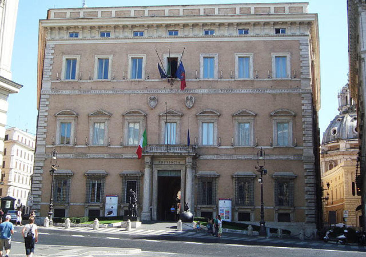 Incendi tra Aprilia, Ardea e Pomezia: il Prefetto di Roma incontra i Sindaci Zuccalà a Savarese. Presto il Comitato per l'Ordine e la Sicurezza Pubblica. - 