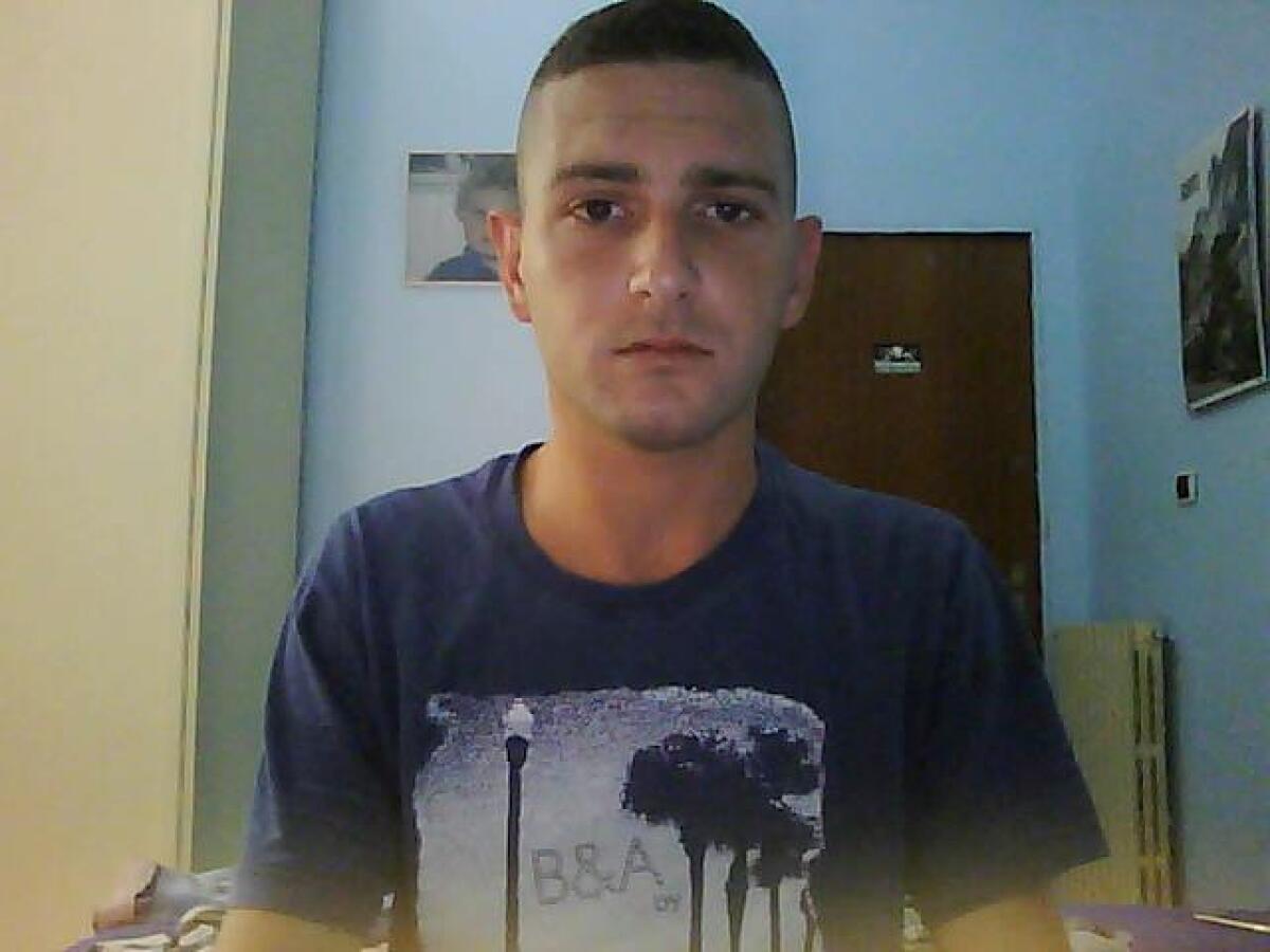 Trovato in fin di vita, riverso a terra, sulla Pontina: non ce l’ha fatta il 28enne di Latina Erik D’Arienzo. - 