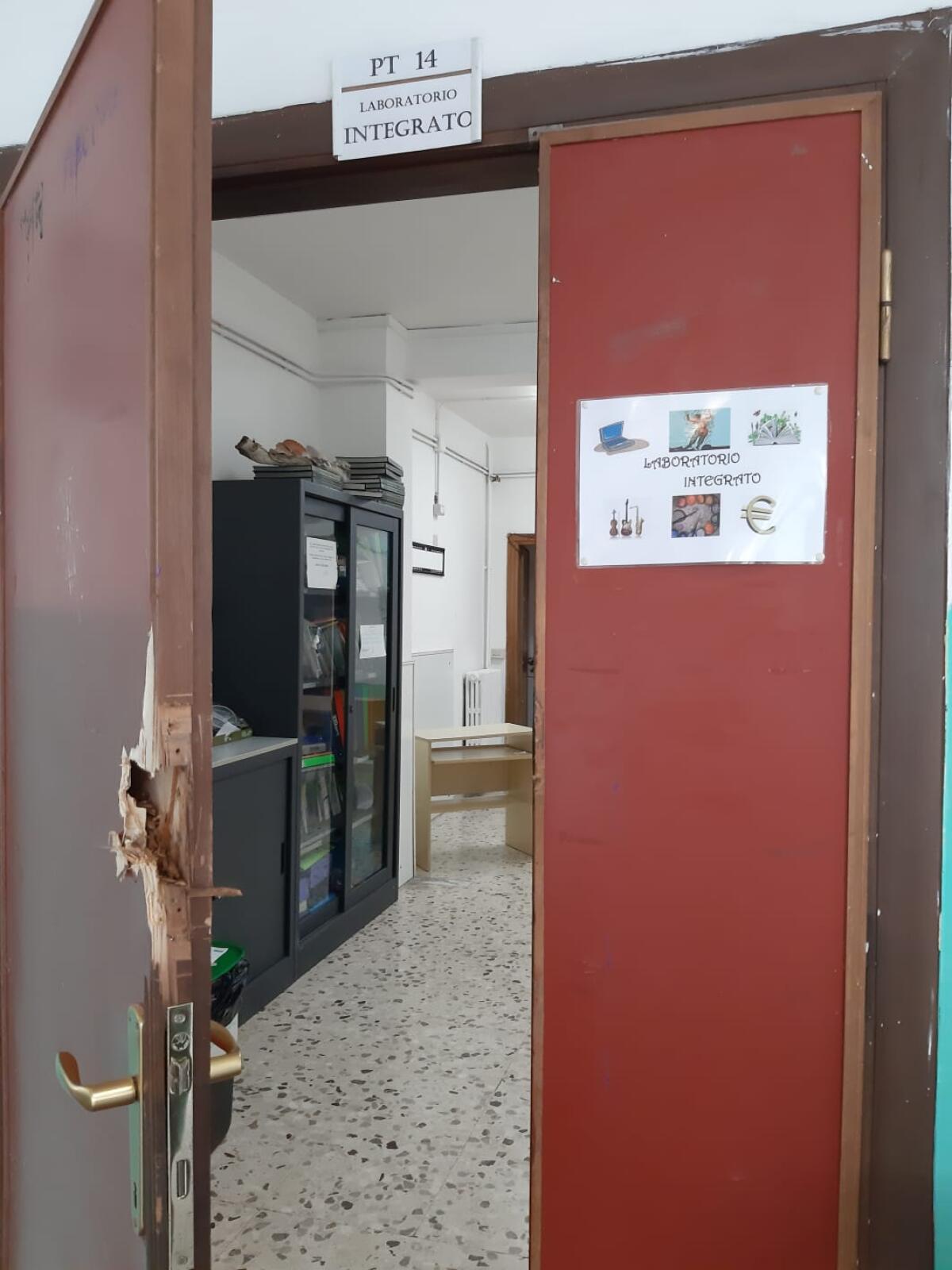 Pomezia, atti vandalici all'IIS Copernico: la condanna dell'Amministrazione comunale FOTO - 