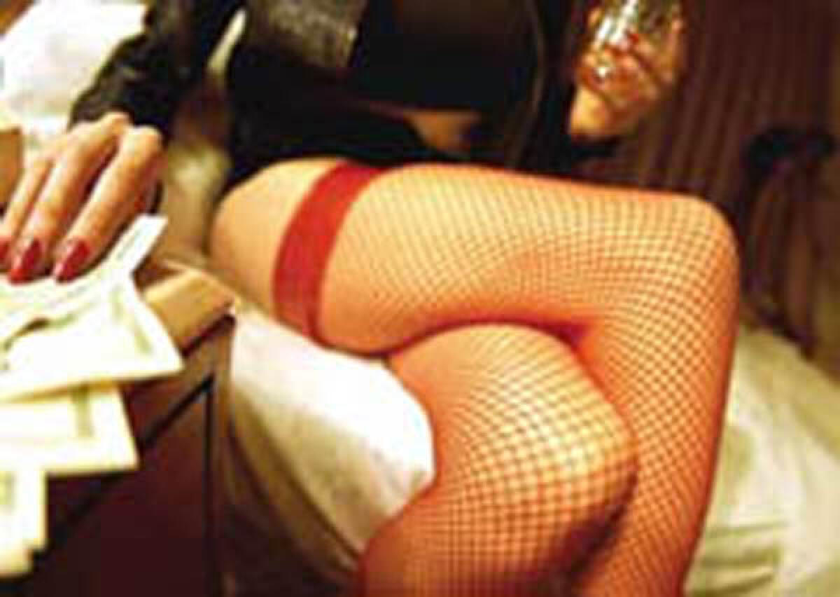 Operazione “Maitresse”, gestivano un giro di prostituzione tra Terracina e Sabaudia: un’insegnante ed il marito imprenditore in manette. - 