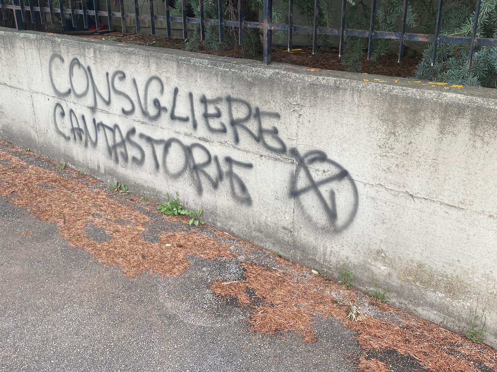 Le scritte offensive nei confronti del consigliere Zingaretti