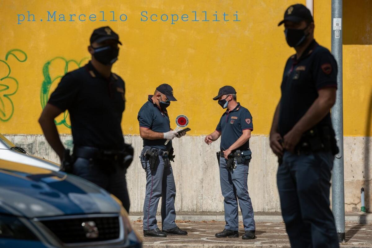 Entra in un  bar di Cisterna armato di coltello e si impossessa di alcune birre. 44enne arrestato dalla Polizia. - 