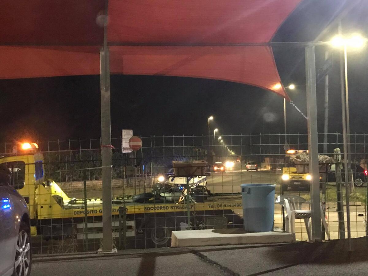 Grave incidente sulla Nettunese, ferito un motociclista - 