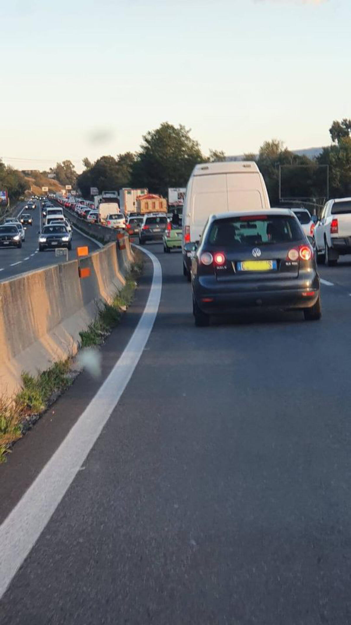 Incidente sulla Pontina, code da via dei Rutuli - 