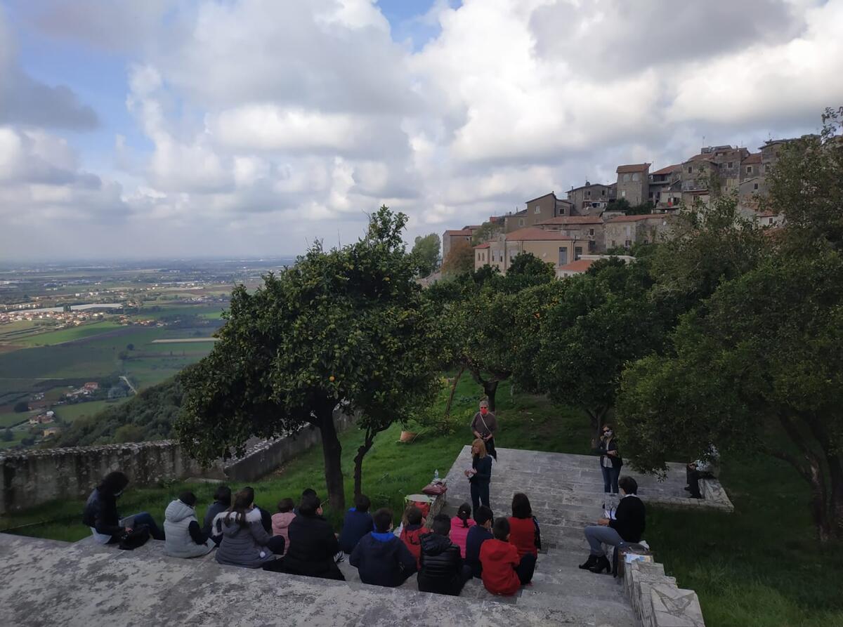 A Sermoneta un bando per affidare le aree verdi comunali a cittadini, associazioni ed imprese. - 