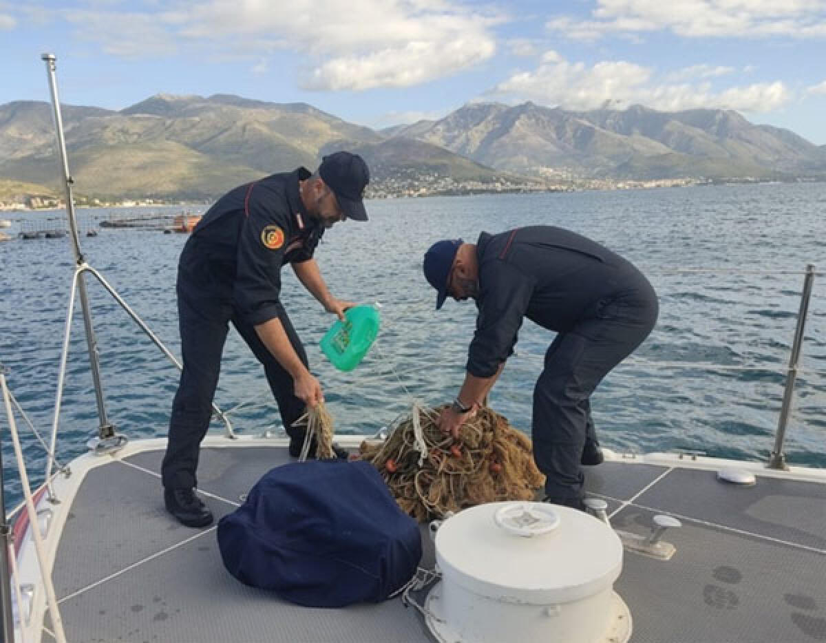 Sequestrata in mare, a Gaeta, una rete da pesca di  200 metri non segnalata. - 
