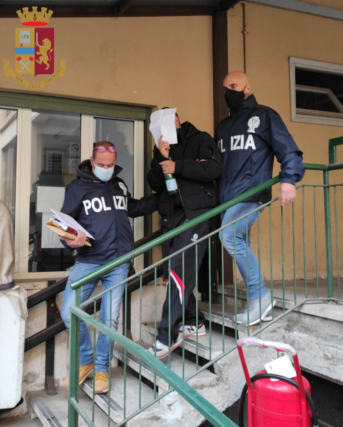 Tenta di estorcere denaro ad un giovane per un presunto debito di droga. 31enne di Aprilia in manette ad Albano. - 