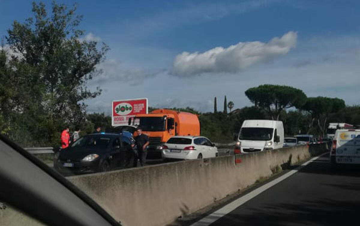 Rimosso l’incidente sulla Pontina all’altezza dello svincolo per via del Tufetto. - 