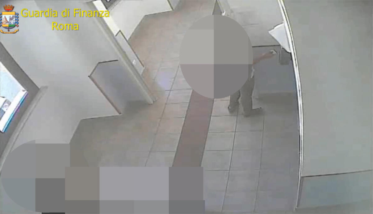 La Finanza di Frascati denuncia ai Castelli Romani 8 dipendenti pubblici della Asl Roma 5 per assenteismo. VIDEO - 