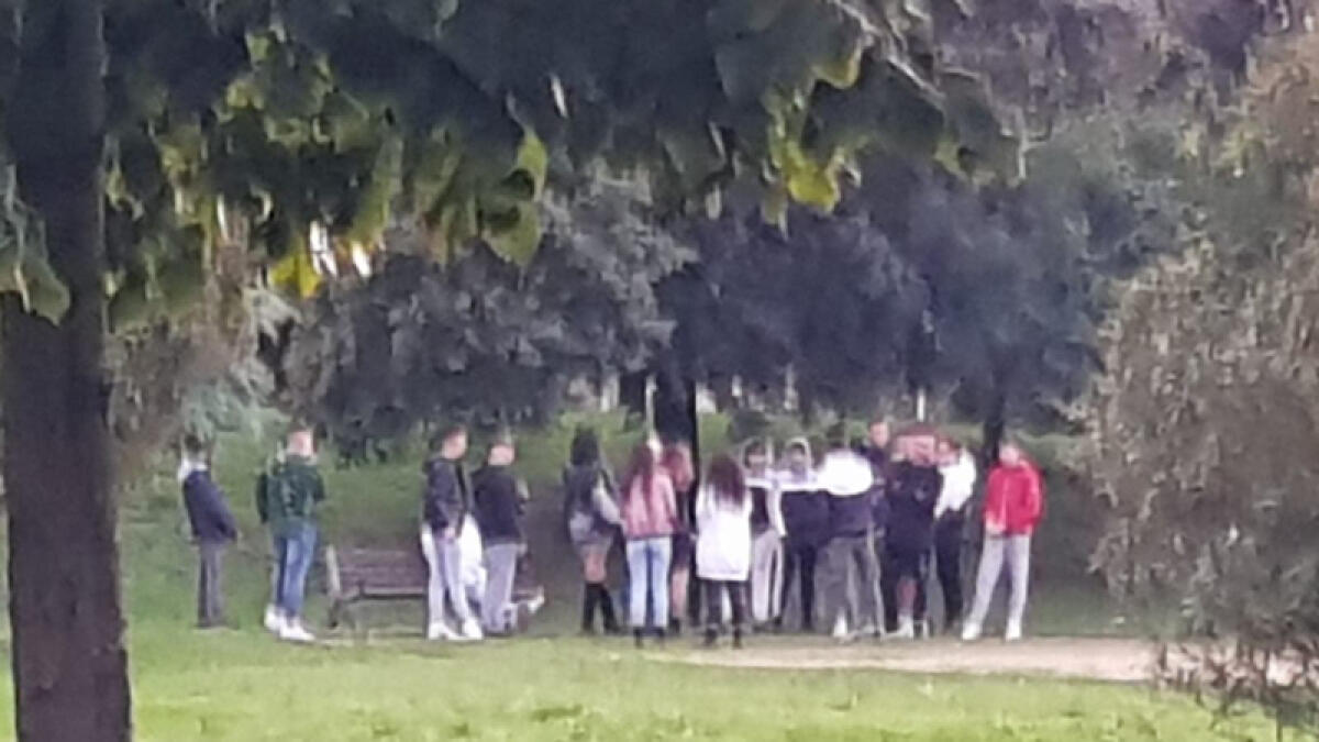 Ancora troppi giovani assembrati nei parchi di Aprilia: si chiedono maggiori controlli. Il VIDEO - 