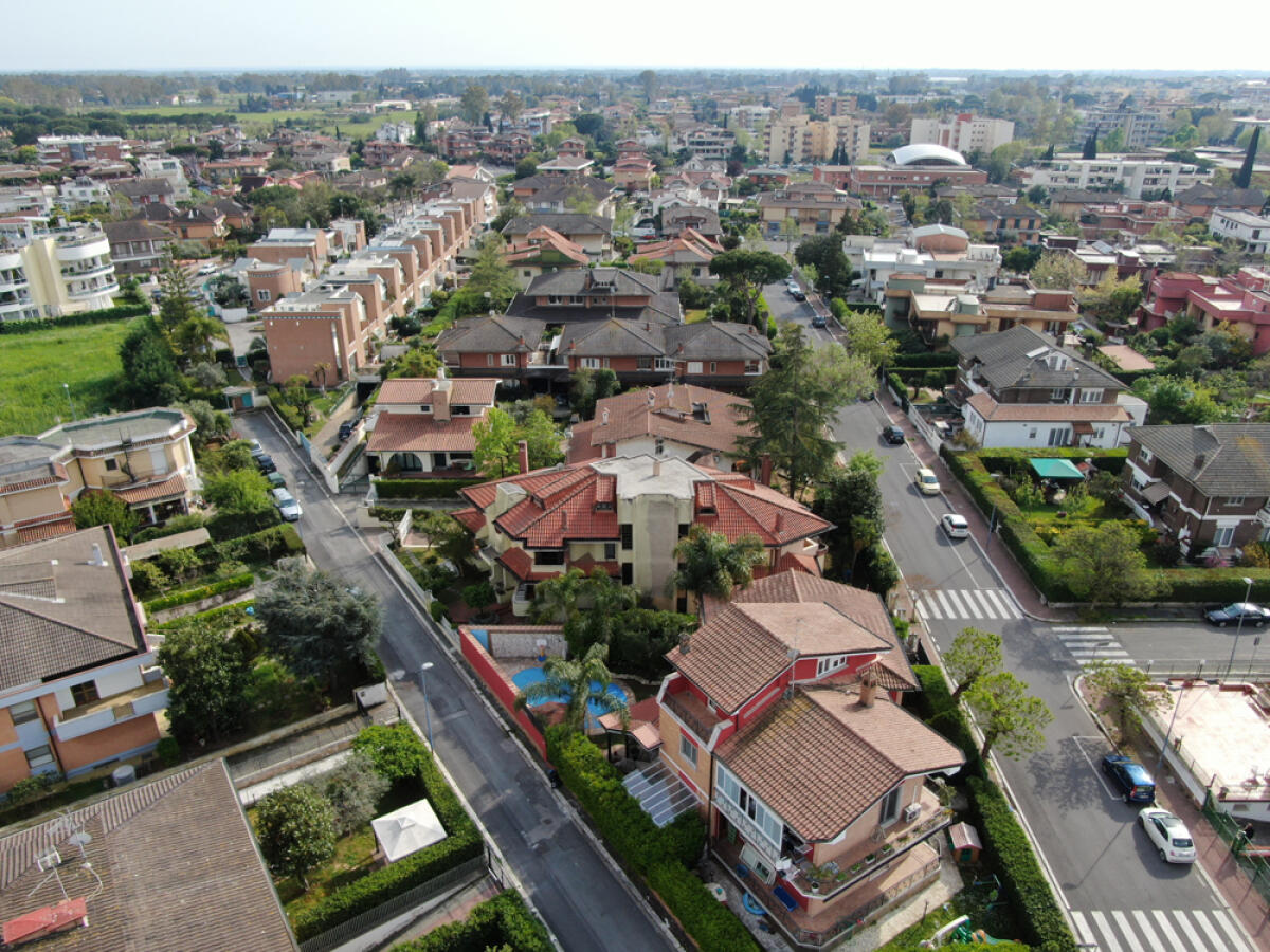 Shopping in centro a Latina con furto. I poliziotti fermano due ladri seriali - 