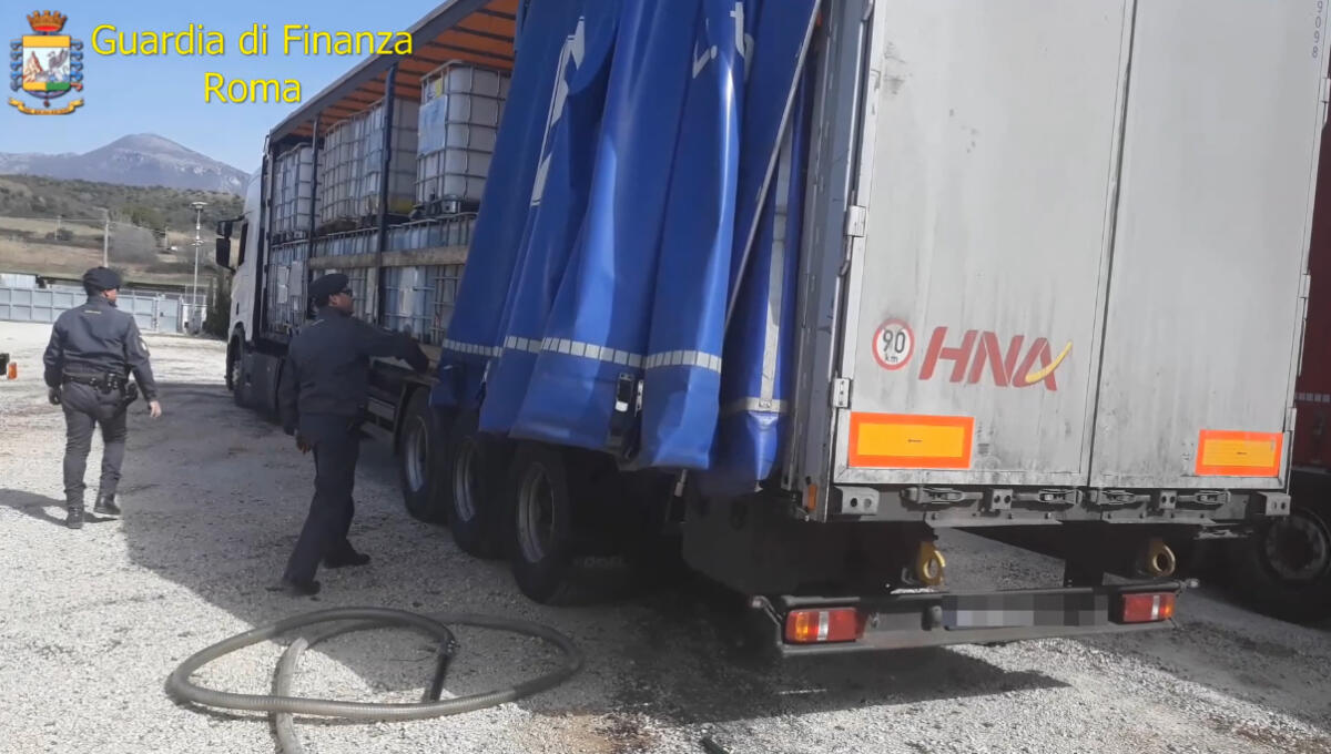 La Finanza dona oltre 100mila litri di gasolio sequestrato alla Protezione Civile del Lazio. - 