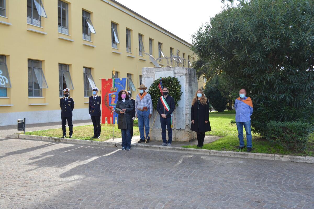 81esimo anniversario oggi dell’inaugurazione della Città di Pomezia. Deposta una corona d’alloro. - 