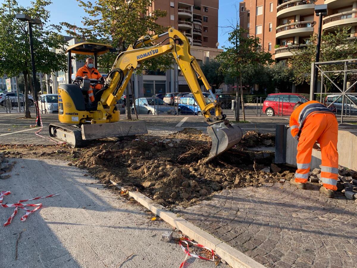 A Pomezia al via i lavori di ripristino e messa in sicurezza di Piazza San Benedetto da Norcia. - 