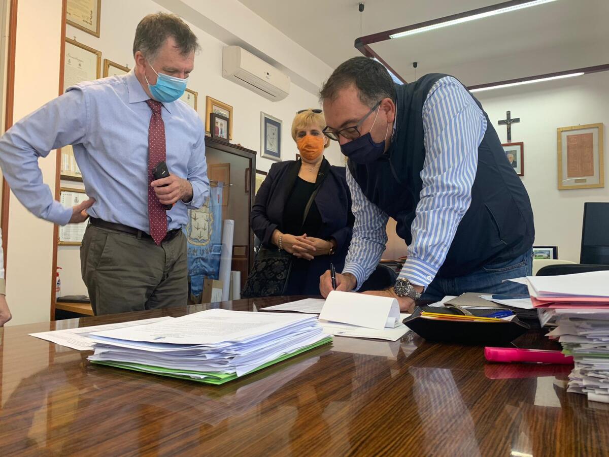 “Progetto in Rosa”: caschi refrigeranti per il centro oncologico di Aprilia. Firmata la convenzione, parte la raccolta fondi. - 