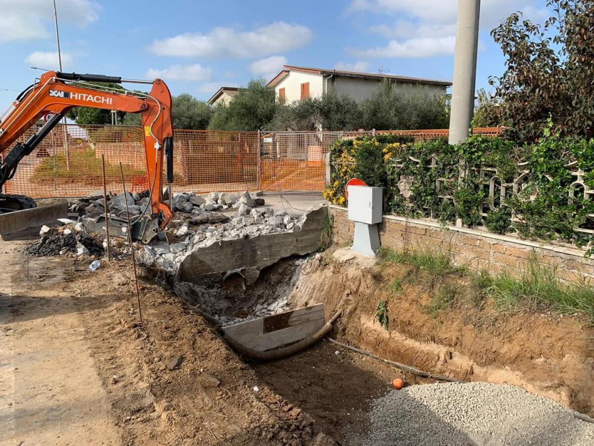 Casello 45, iniziati i lavori di ampliamento del ponte e nuovo asfalto per via Vesuvio - 