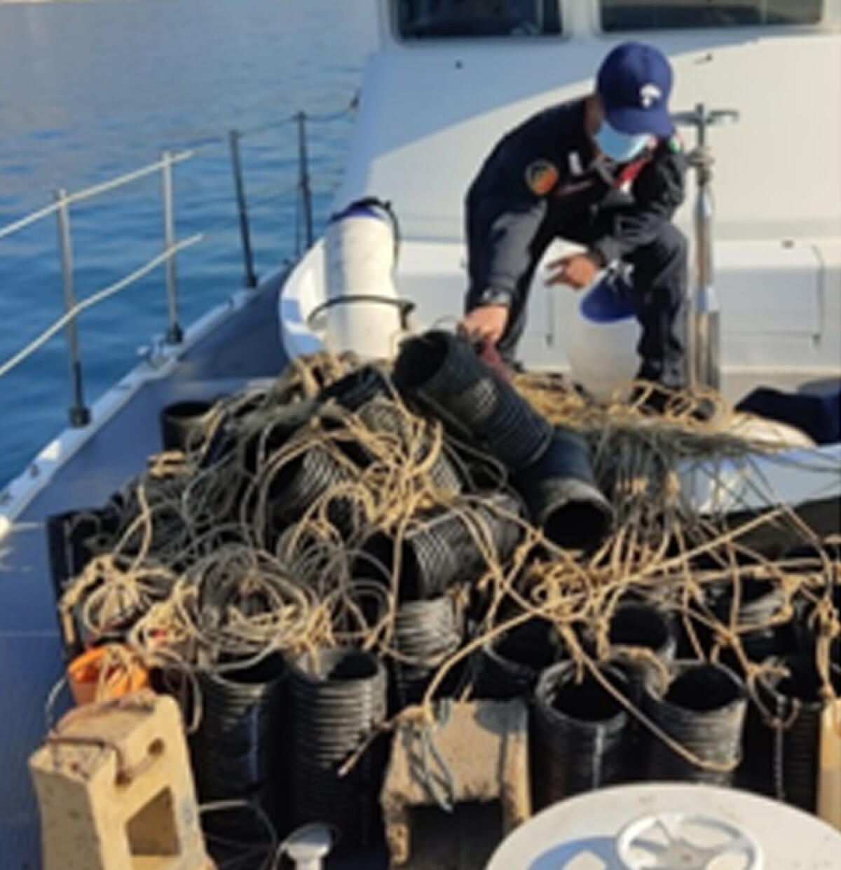 I carabinieri ritrovano nel sud pontino una rete da pesca abusiva, sequestrata - 