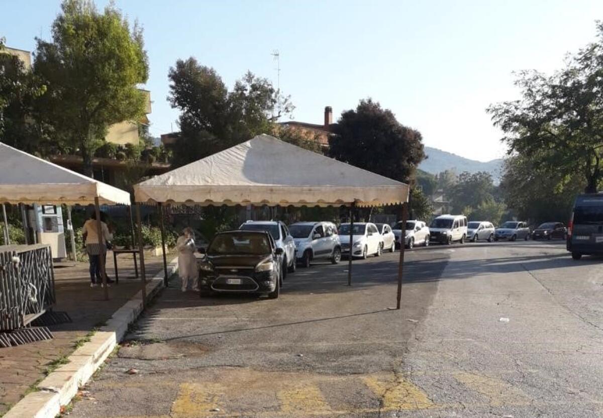 Drive-in a Giulianello di Cori per i tamponi rapidi a 120 studenti: quasi tutti negativi. - 