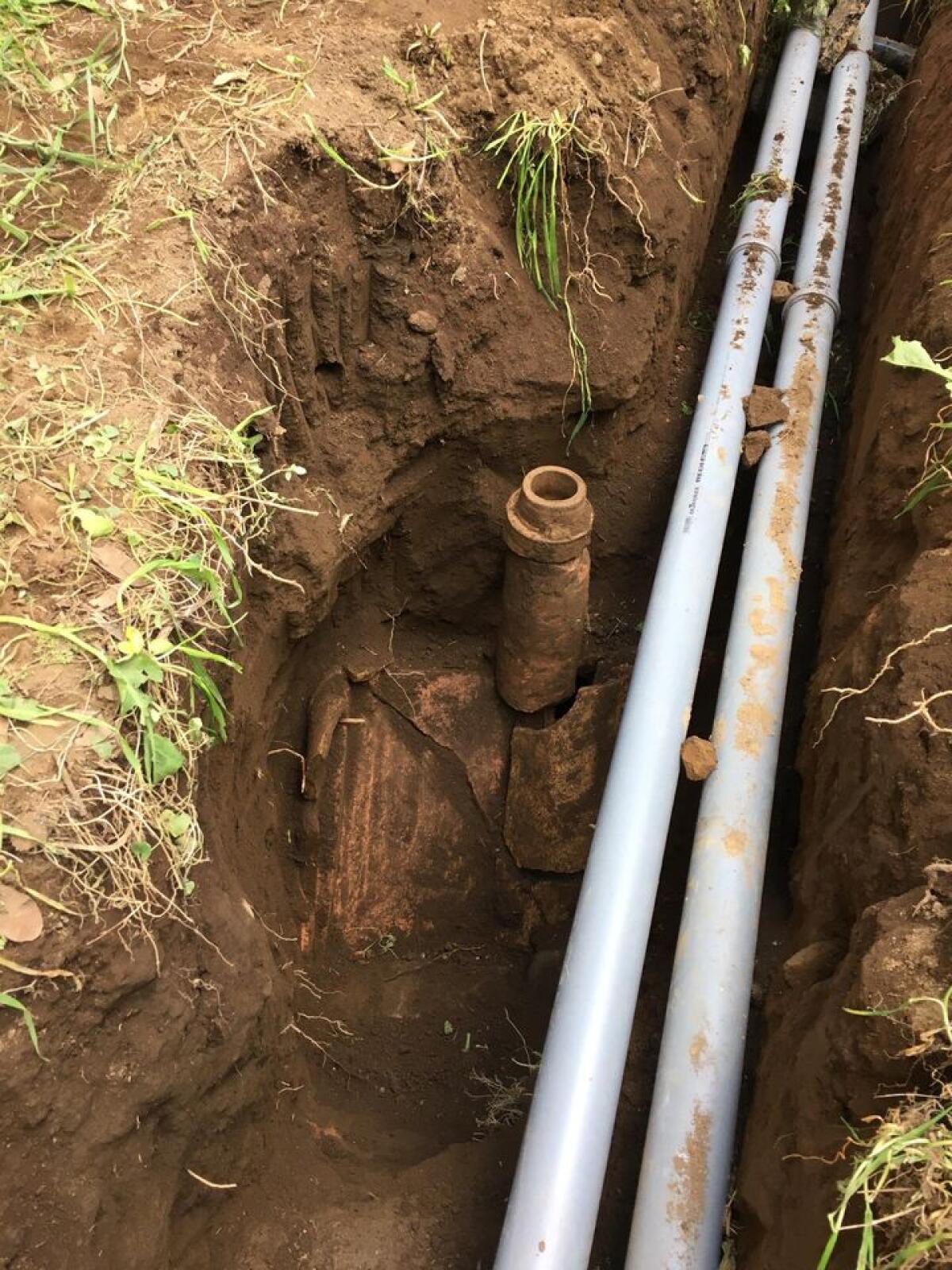 Nel cortile della scuola a Genzano emerge una tomba di epoca romano-imperiale - 