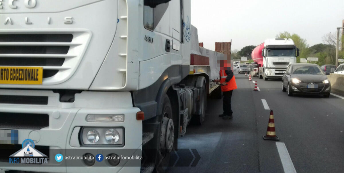 Mezzo pesante in avaria sulla Pontina, ad Aprilia. Traffico tornato alla normalità. - 