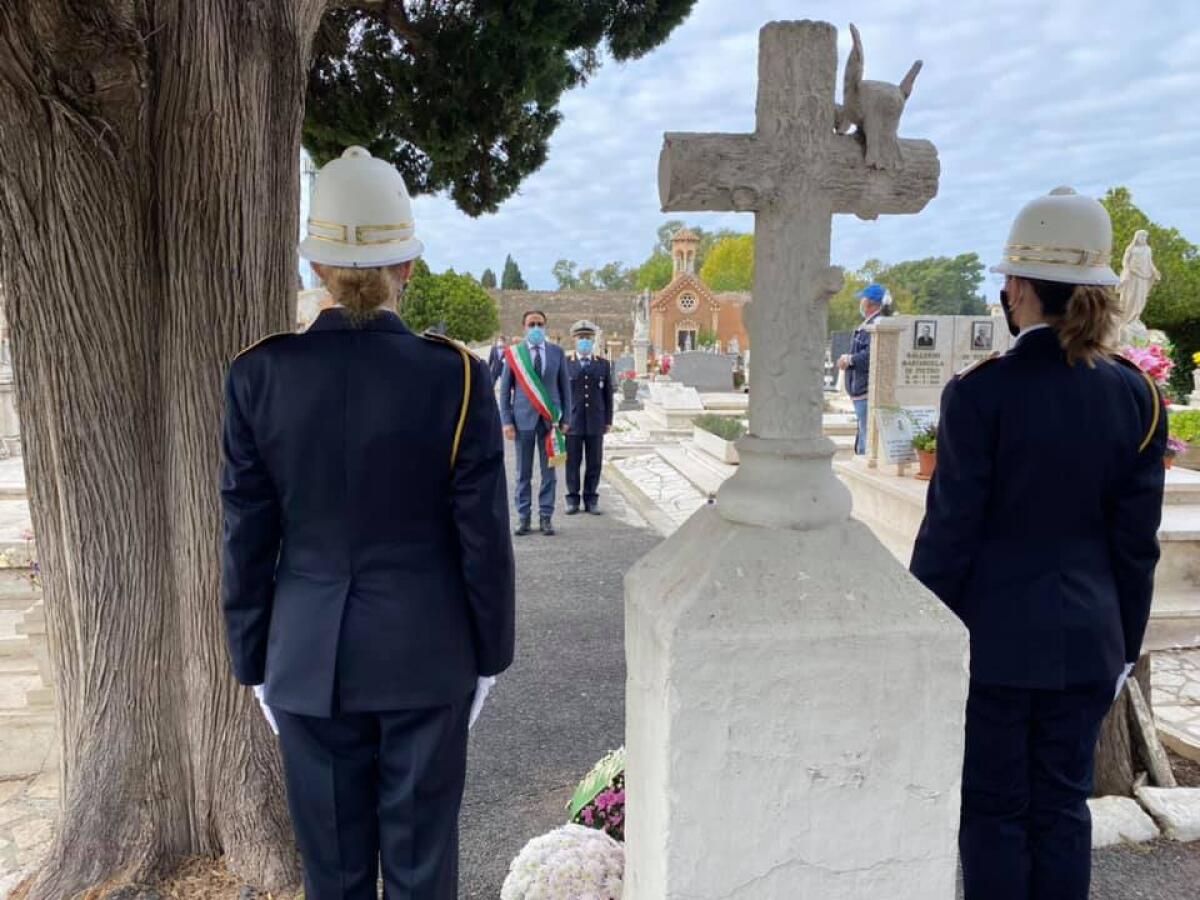 Commemorazione dei defunti a Nettuno, deposta una corona di fiori - 