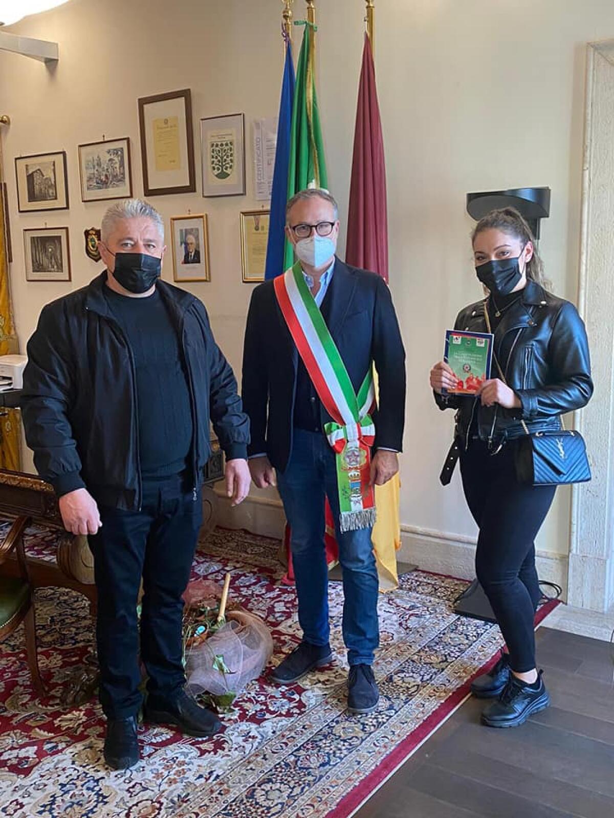 Ad Albano conferita la cittadinanza italiana a 5 persone: l'incontro con il sindaco per un grande traguardo - 