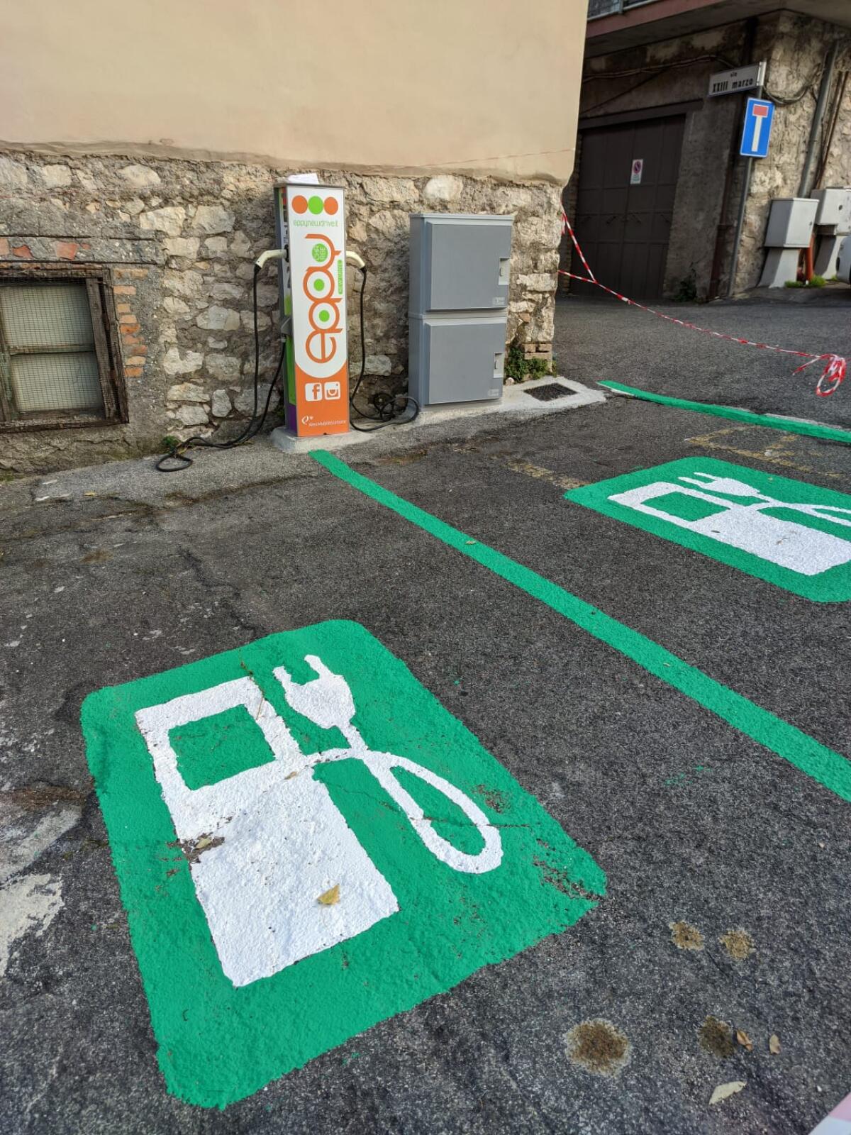 A Rocca Massima installate due colonnine per la ricarica dei veicoli elettrici - 