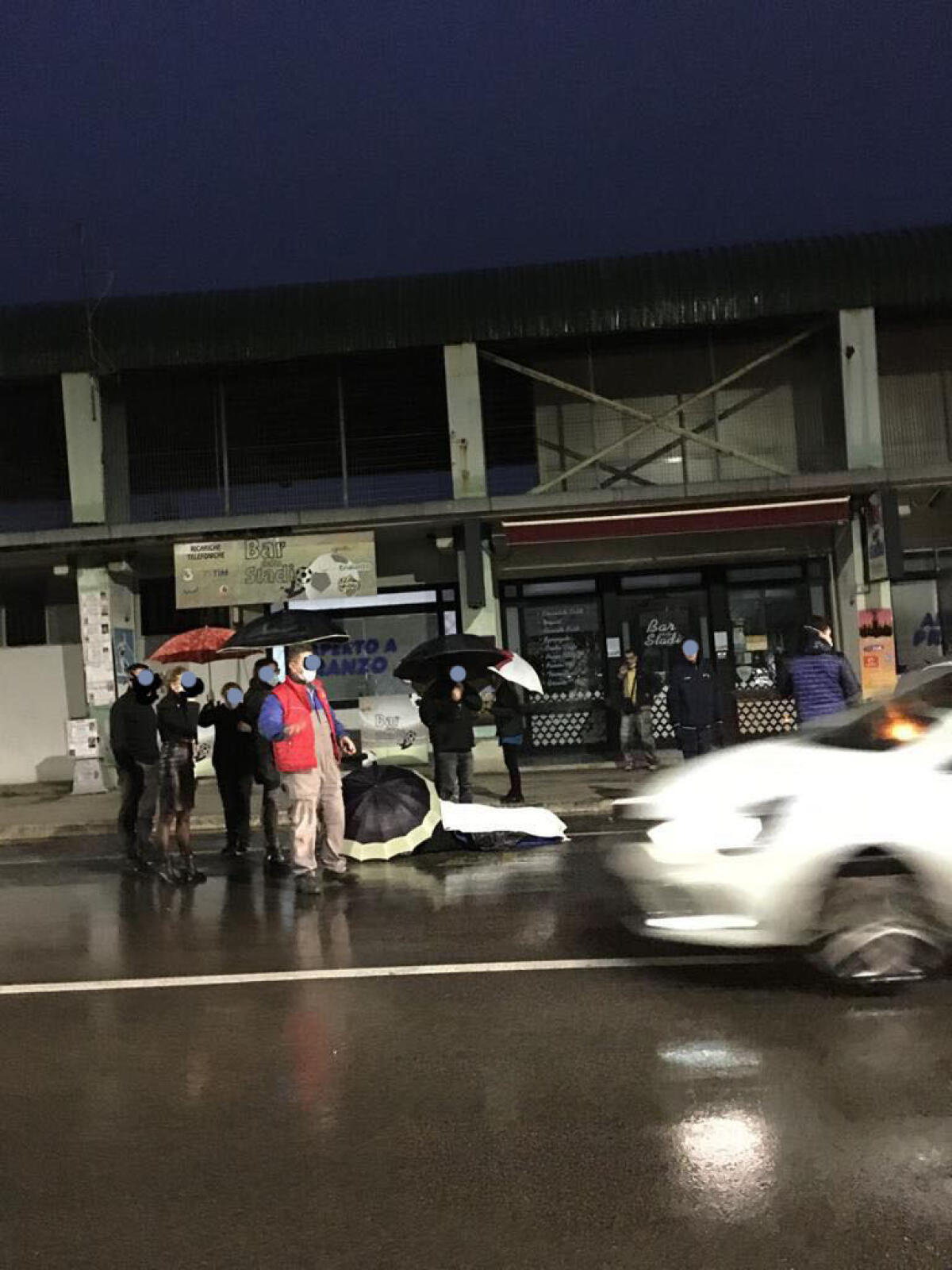 Aprilia, uomo di 65 anni investito da un'auto in via Bardi FOTO - 